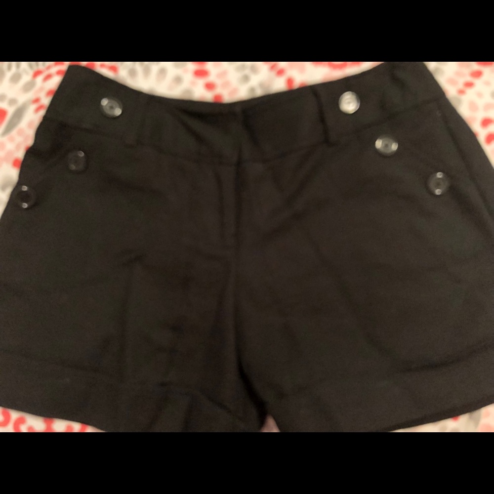 Black shorts w cute buttons on pockets